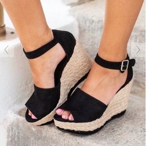 Black wedges